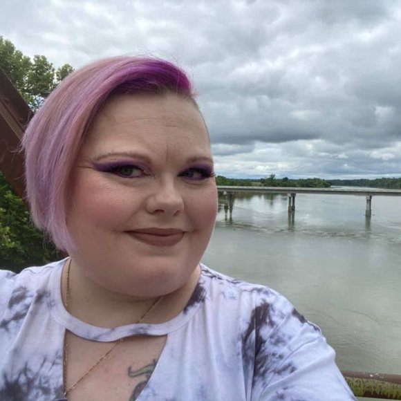 Meet your Posher, Amanda - Picture 1 of 1